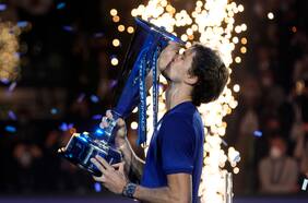 Superación, madurez y maestría: Zverev cierra su mejor año con el trofeo de las ATP Finals