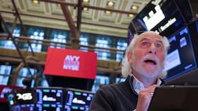 Mercados mundiales mejoran tras dichos de Trump sobre fin de guerra en Irán, pero asoma amenaza de eventual estanflación