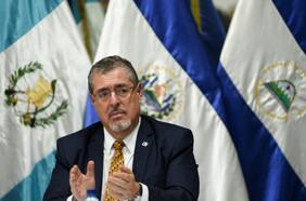Gobierno entrega apoyo al Presidente electo de Guatemala: “Hacemos un llamado al Congreso a cumplir con su mandato de entregar el poder”