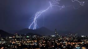 Tormentas eléctricas en la Región Metropolitana: declaran alerta preventiva para diez comunas