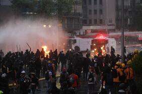 “Tenemos 45 heridos y 450 detenidos. Eso no es entregar la calle”: Carabineros defiende estrategia aplicada en protestas de un nuevo 18-O