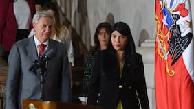 Flanqueado por las mujeres de su gabinete y la primera dama: Presidente Kast entrega su apoyo a ministra Lincolao tras agresión en la U. Austral