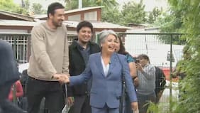 El inesperado momento en que Tomás Vodanovic aparece en el lugar de votación de Jeannette Jara