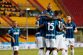 Vidal se retira con molestias en la goleada del Inter sobre Benevento