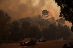 Los famosos que evacuaron y perdieron sus hogares en el megaincendio de Los Ángeles