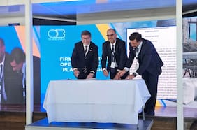Gobierno firma CEOL con Quiborax para producir litio desde descartes mineros en Arica