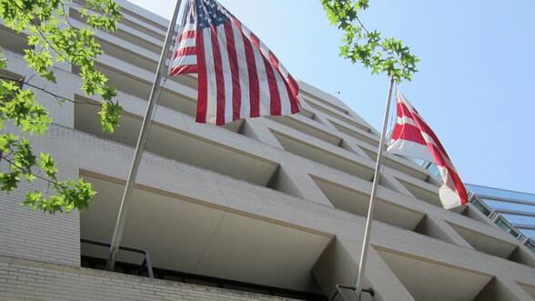 La historia del periodista del diario The Washington Post a quien el FBI allanó su casa en búsqueda de material clasificado