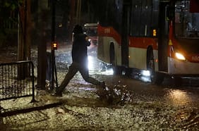 Gobierno descarta hasta el momento emergencias graves por sistema frontal y mantiene alerta roja en la RM