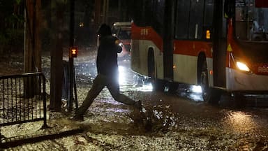 Gobierno descarta hasta el momento emergencias graves por sistema frontal y mantiene alerta roja en la RM