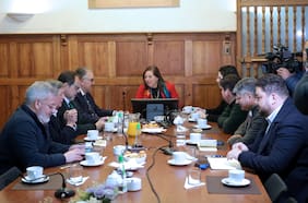DC extiende negociaciones con oficialismo