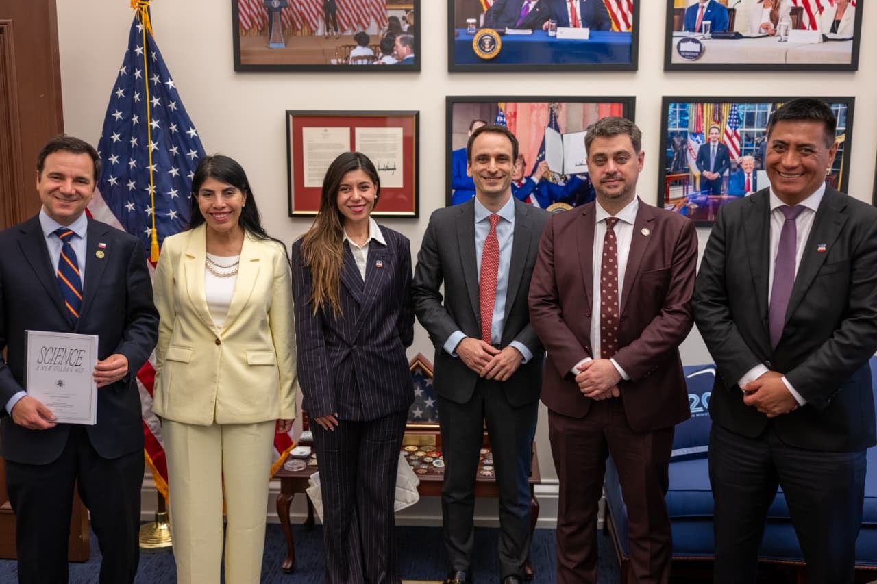 Con visitas a la NASA y a la Casa Blanca: ministra Lincolao y comitiva llevan a Washington el debate sobre ley marco de IA