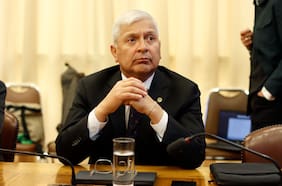 Yáñez reaparece con dardos contra Tohá y Monsalve y defiende actuar policial ante estallido: “Fueron 165 días de terror”