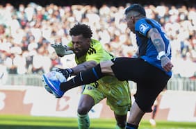 Trampa de acero y barro: Colo Colo no encuentra el gol ante Huachipato con Vozinha siendo mero espectador
