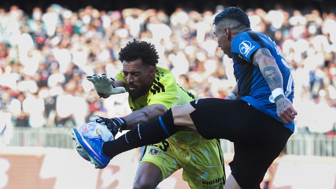 Trampa de acero y barro: Colo Colo no encuentra el gol ante Huachipato con Vozinha siendo mero espectador