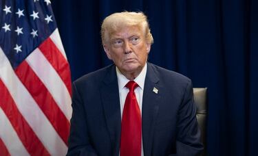 Trump amenaza con desplegar al ICE en aeropuertos para presionar a demócratas por presupuesto de seguridad