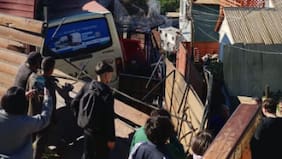 Bus de locomoción colectiva impacta vivienda en Valparaíso: conductor presentó narcotest positivo para cocaína