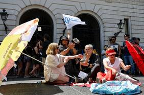 Profesores de Santiago rechazan plan de pago de alcalde Desbordes y ratifican paro indefinido para este miércoles