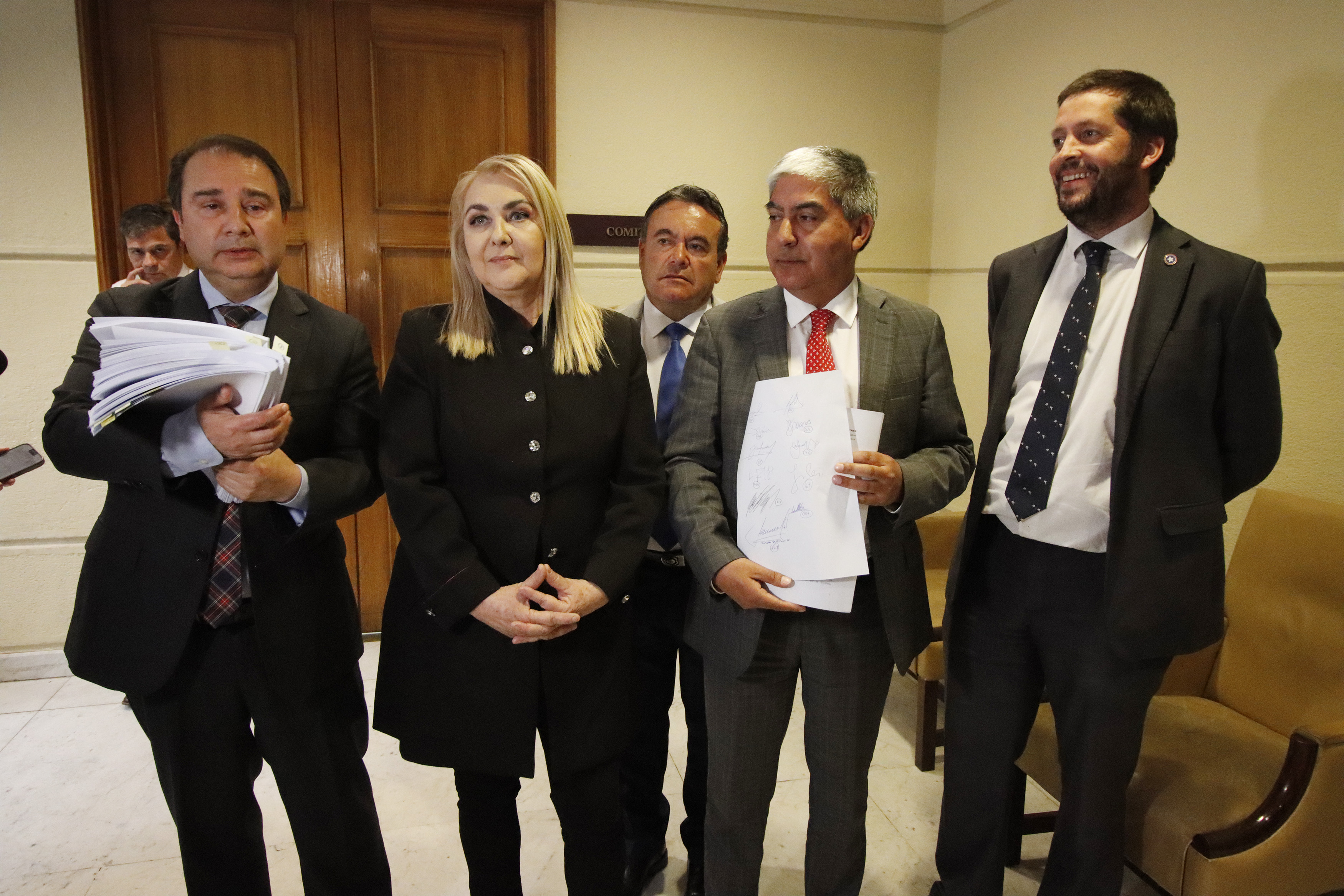 Oposición presenta acusación contra exministro Pardow y se abre debate por rol de La Moneda en su defensa
