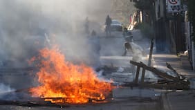 Con barricadas y un detenido: comienza desalojo de toma en el sector de Placilla en Valparaíso