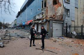 Rusia bombardea ciudades de Ucrania pese a la promesa de retirarse de Kiev y Chernihiv