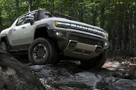 Compradora anónima: el primer Hummer eléctrico se vende al mejor postor