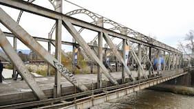Tras diez años cerrado: alistan renovación del Puente Los Carros que conecta a las comunas de Santiago y Recoleta