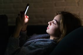 3 trucos para cargar el celular cuando no hay luz