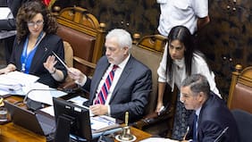 Fallido permiso administrativo y sospechas en torno a un oficio prolongan conflicto por secretario del Senado