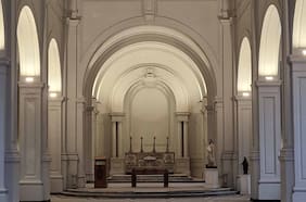 Sacerdote es apuñalado en parroquia de Talca tras enfrentar a delincuentes en asalto