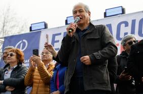 ¿A quién representa Mario Aguilar?