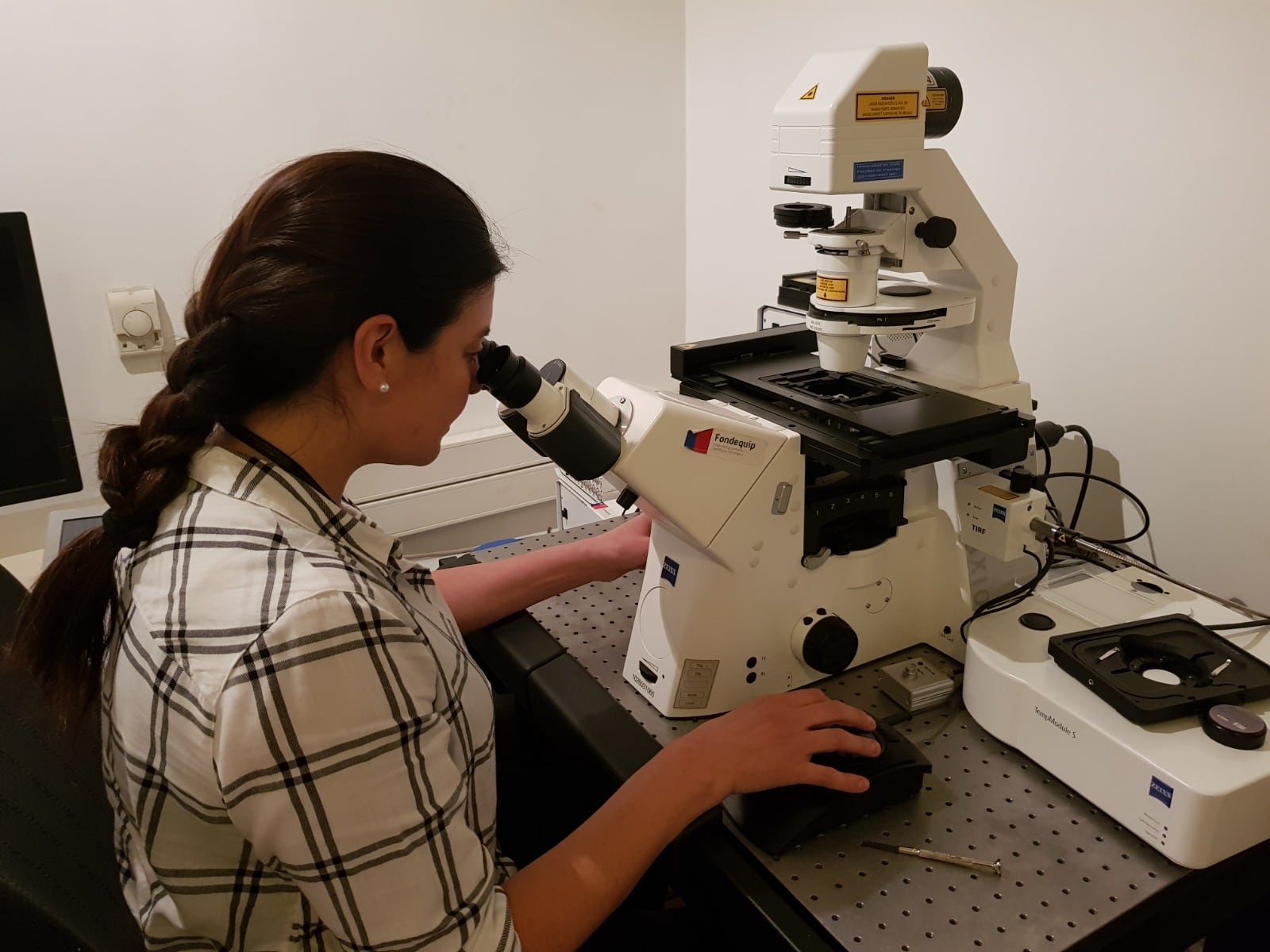 Uno de cada dos científicos jóvenes en Chile tiene otro trabajo para llegar a fin de mes
