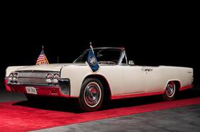 Subastan el Lincoln en que John F. Kennedy viajó en Texas antes de ser asesinado