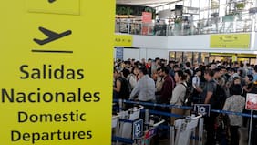 Pasajeros internacionales marcan récord en enero en Chile, pero domésticos caen y arrastran a la baja tráfico aéreo total