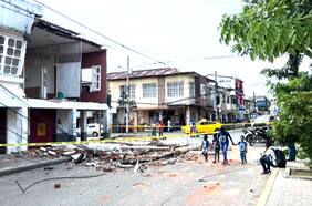 Varios edificios colapsados: Los impactantes registros del terremoto que azotó a Ecuador