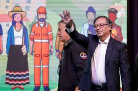 El complejo primer año de Petro en el gobierno de Colombia: de la promesa del cambio al escándalo