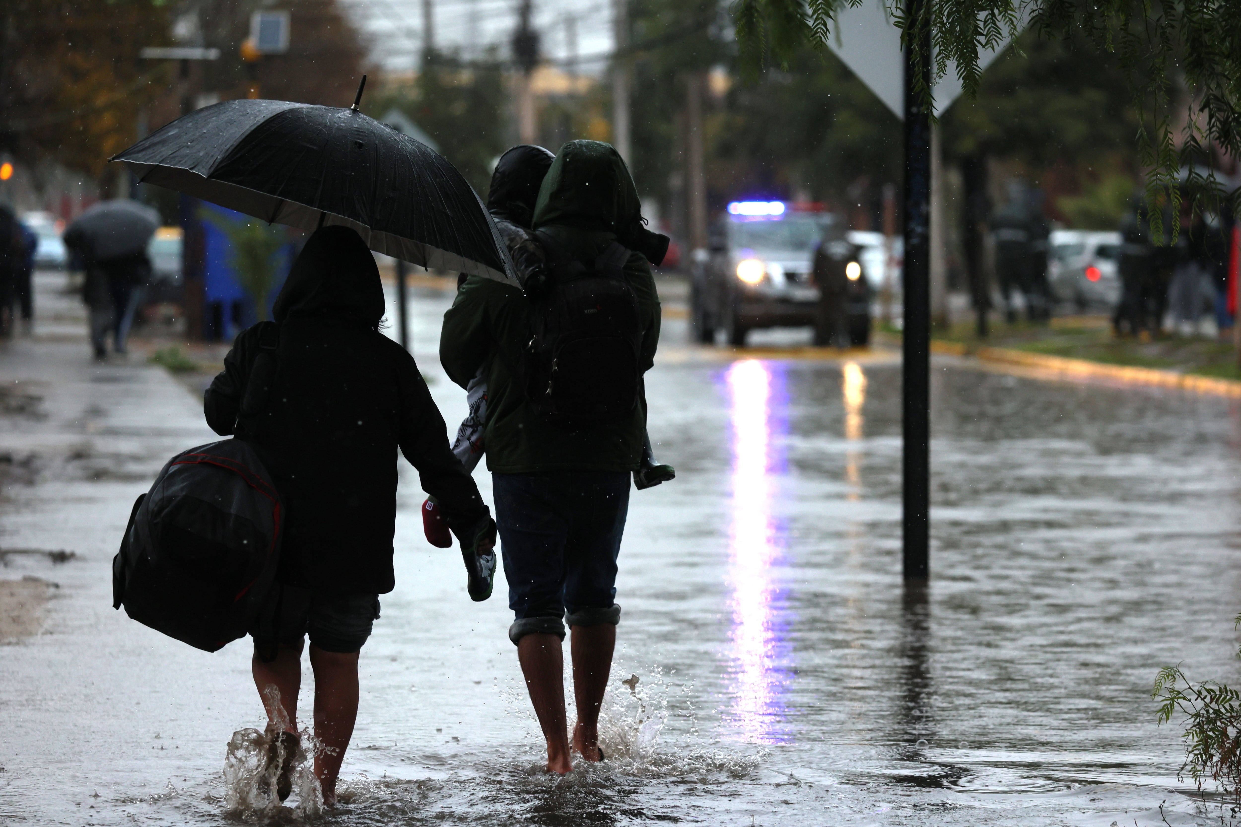 Armada emite aviso de mal tiempo entre Algarrobo y Constitución por lluvias, viento y fuerte oleaje