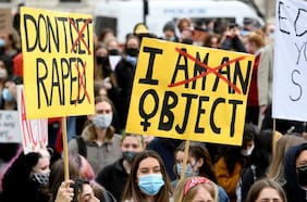 Reino Unido penalizará con hasta dos años de cárcel el silbar a las mujeres en la calle