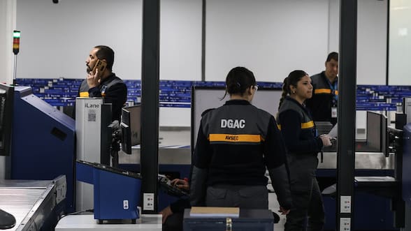 DGAC asume que fue alertada de vuelos con niños de Haití y asegura que incluso suspendió a aerolínea por la situación