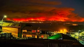 “Esto es más fuerte que el terremoto”: alcalde de Penco pide ayuda al gobierno tras crítica situación por incendio forestal