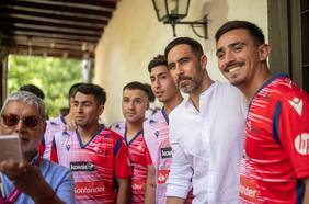 Claudio Bravo lanza programa para deportistas jóvenes junto a Universidad Andrés Bello y Fundación Maule