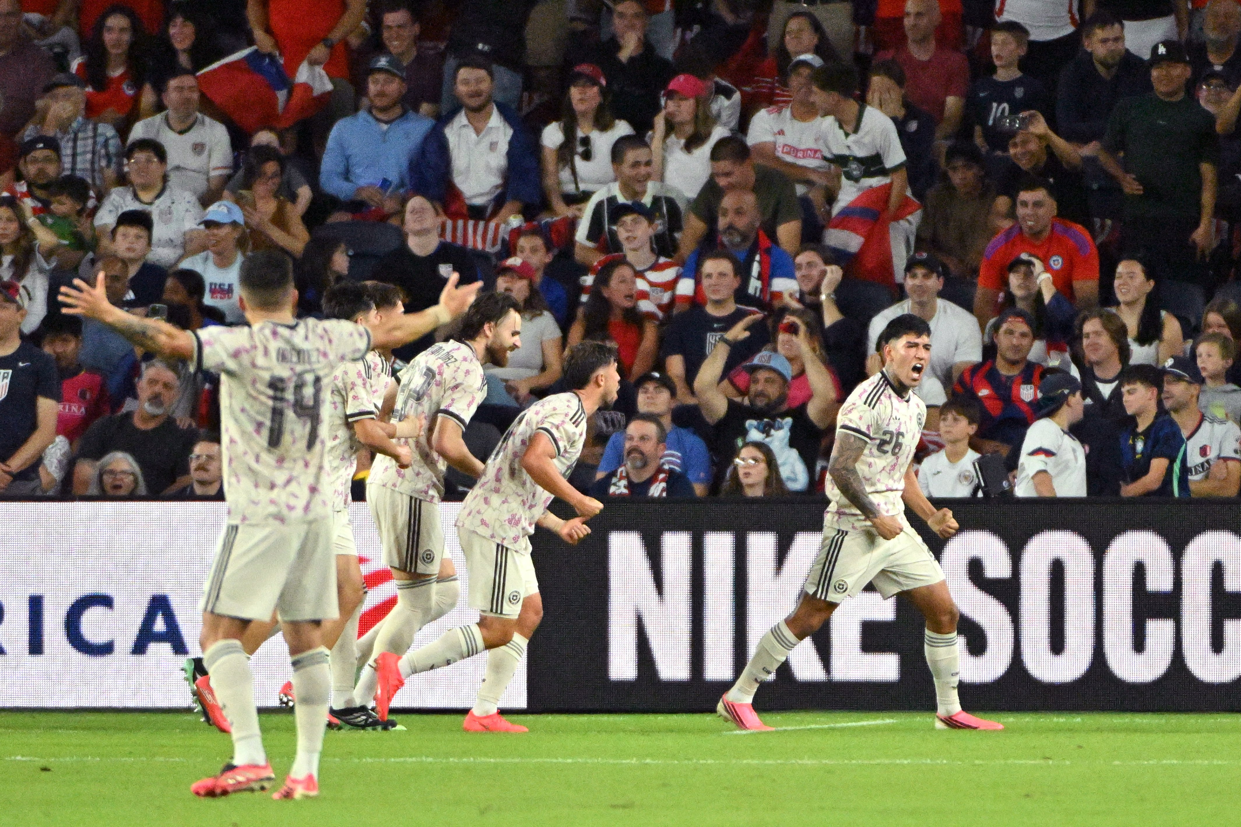 El oportunismo de Diego Ulloa y un zapatazo de Maximiliano Gutiérrez: los goles de Chile ante Estados Unidos