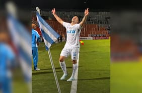 Alexander Aravena se luce con un golazo en el empate de Gremio con el Godoy Cruz de Bastián Yáñez por Sudamericana