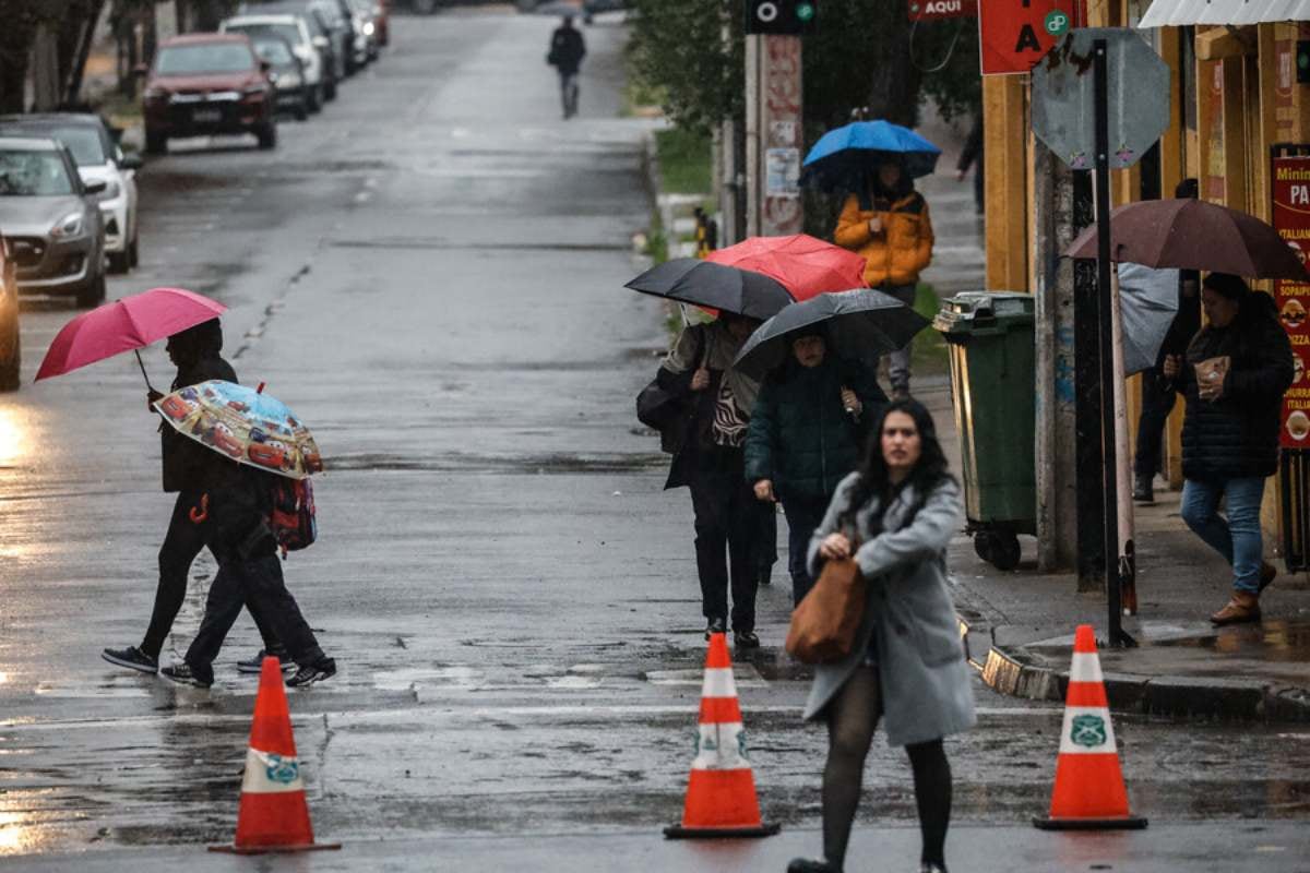 La lluvia llega a Santiago y la zona central: revisa cuándo y qué esperar del evento