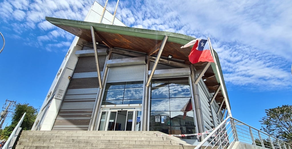 Corte de Valdivia acoge recurso del INDH y ordena a SLEP elaborar plan para reconstruir colegio quemado hace tres años