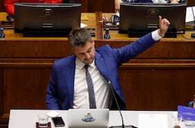 Republicanos exploran ofensivas contra diputado Manouchehri tras lanzar billete