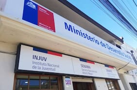 Gobierno estudia crear nuevo organismo en reemplazo del Injuv mientras funcionarios recurren a Contraloría por recortes