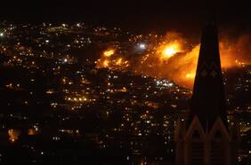 Prisión preventiva para sujeto acusado de lanzar bengala que generó incendio en cerro Cordillera de Valparaíso