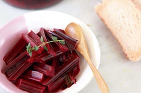 Tallos de betarraga en escabeche