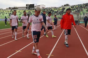 Tiempos cruciales para una golpeada U: Roggiero trabaja en la refundación del camarín con Larrivey a la cabeza