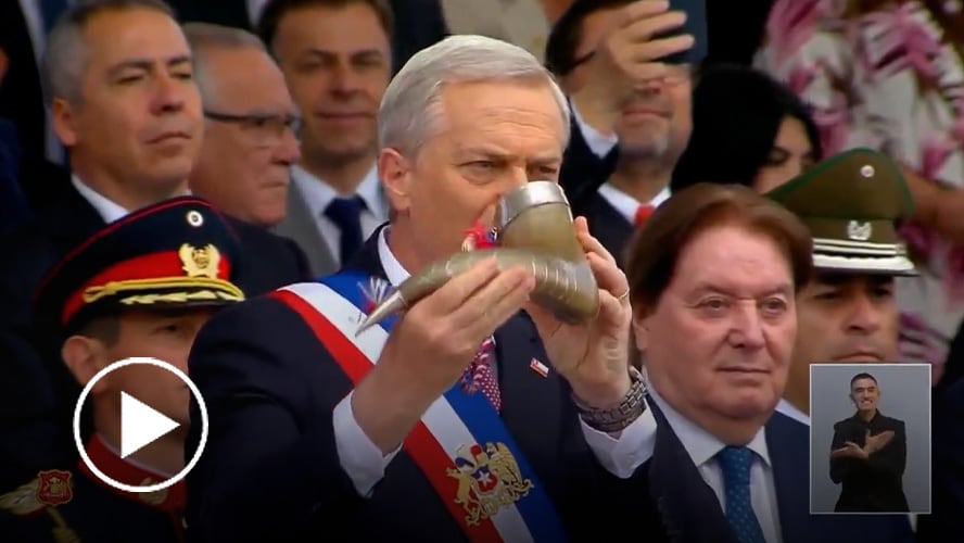 Así fue el brindis del Presidente Kast con el cacho de chicha